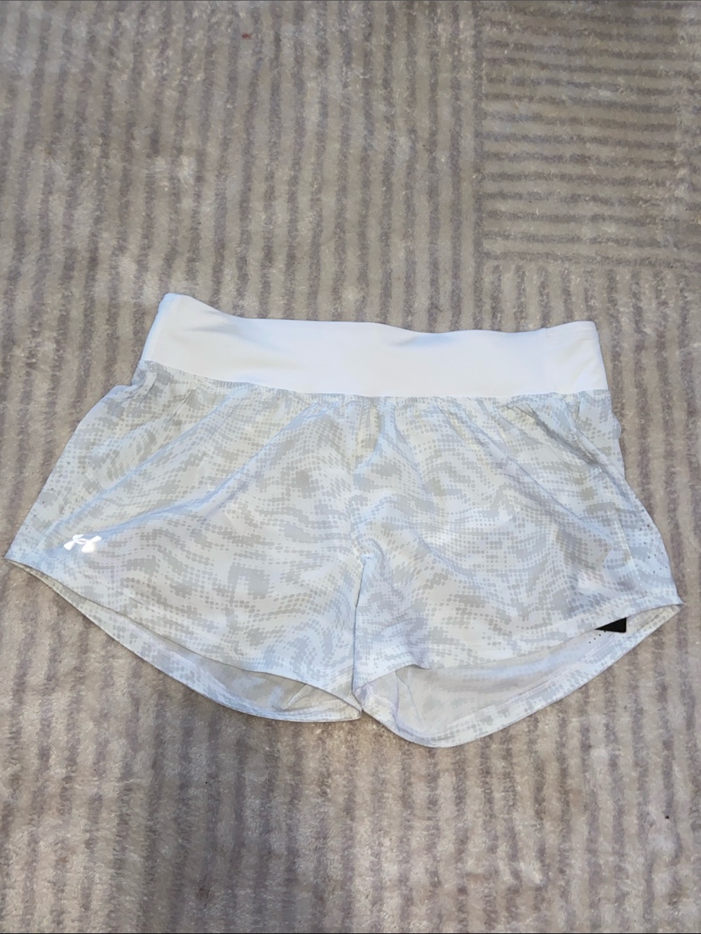 Under Armour White & Light Gray Patterned Women’s Athletic Shorts